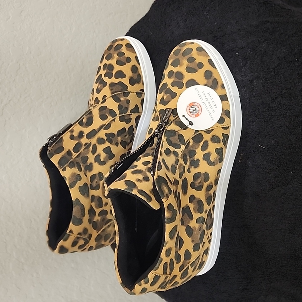 Blondo Shoes/NWT Glenda Zip Waterproof Leather